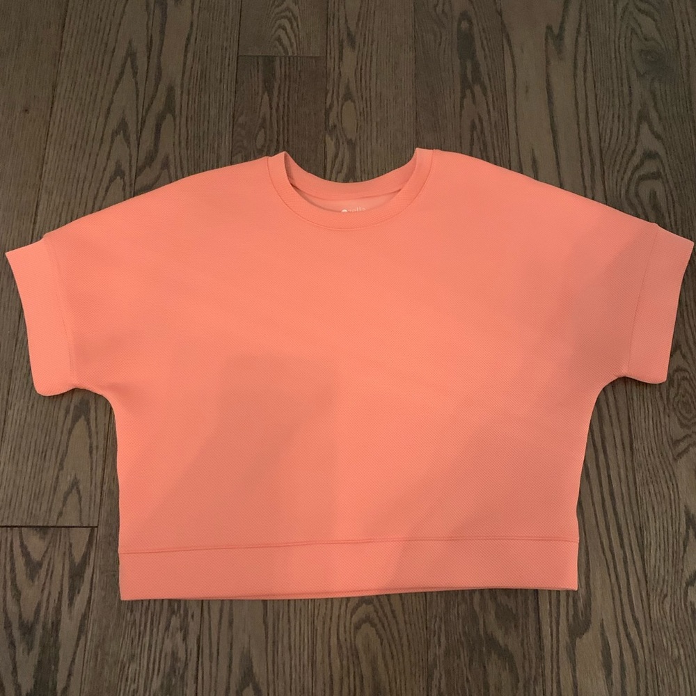 peach shirt